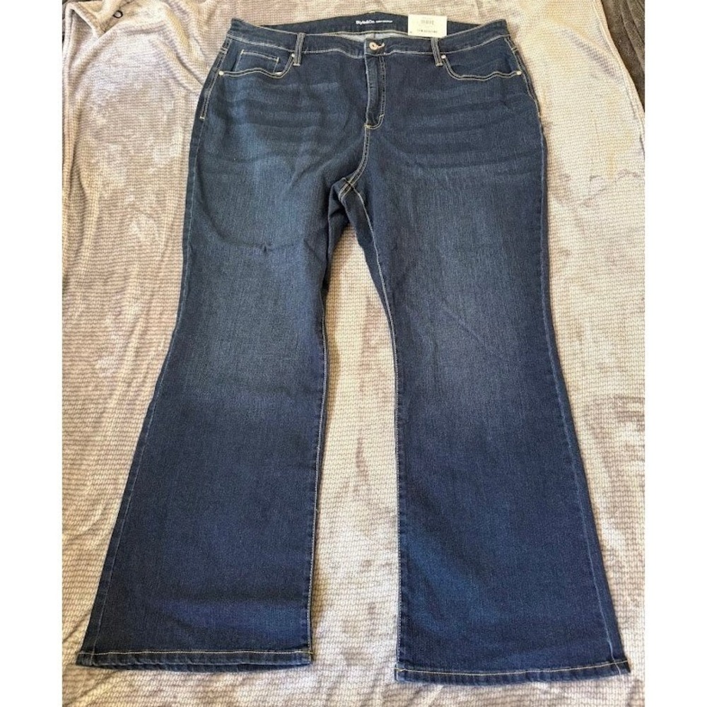 Style & Co Curvy Bootcut Jeans 22W Women 42X30 Dark Indigo Stretch Denim NEW.